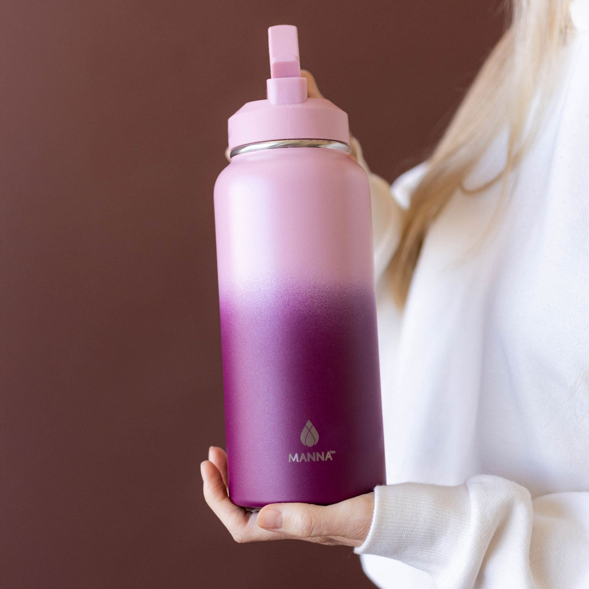 32-oz-powel-bottle-c6 32_Manna_Website_Lifestyles-2.jpg